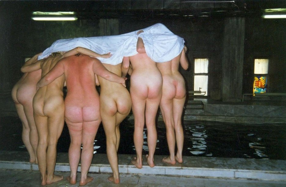 Зрелые в общественной бане