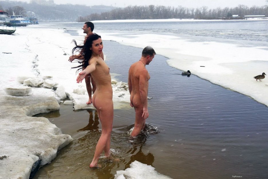 Ночное купание голышом
