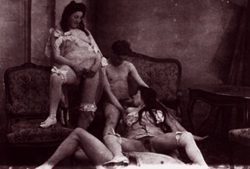 Первые эротические фотографии