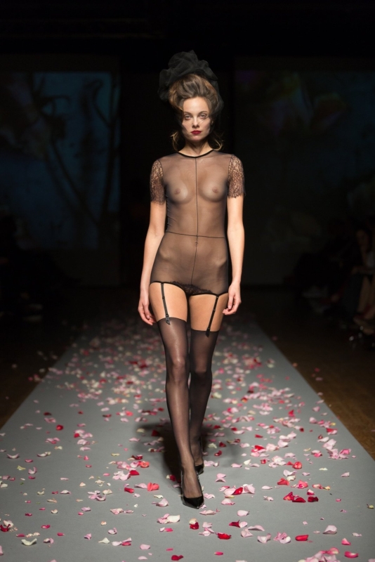 Чарли Ле Минду Charlie le naked